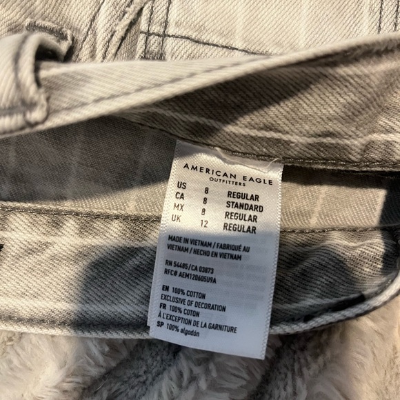 American Eagle Mom Jean - Picture 3 of 4